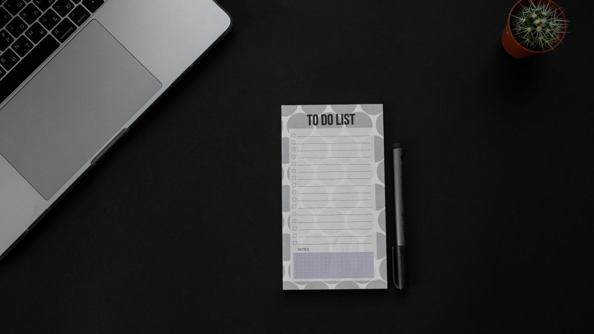 Slackのリスト機能でタスク管理をするフリーランスのデスク